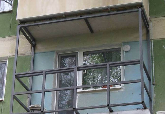 Альтернативное остекление балкона оргстеклом вместо стекла Озёры